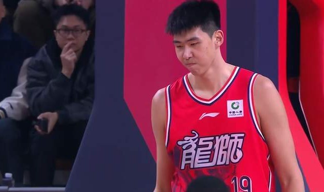 世俱杯赛程-篮板第1！盖帽第1！杜锋弃徒强势逆袭，堪称励志哥，获郭士强认可